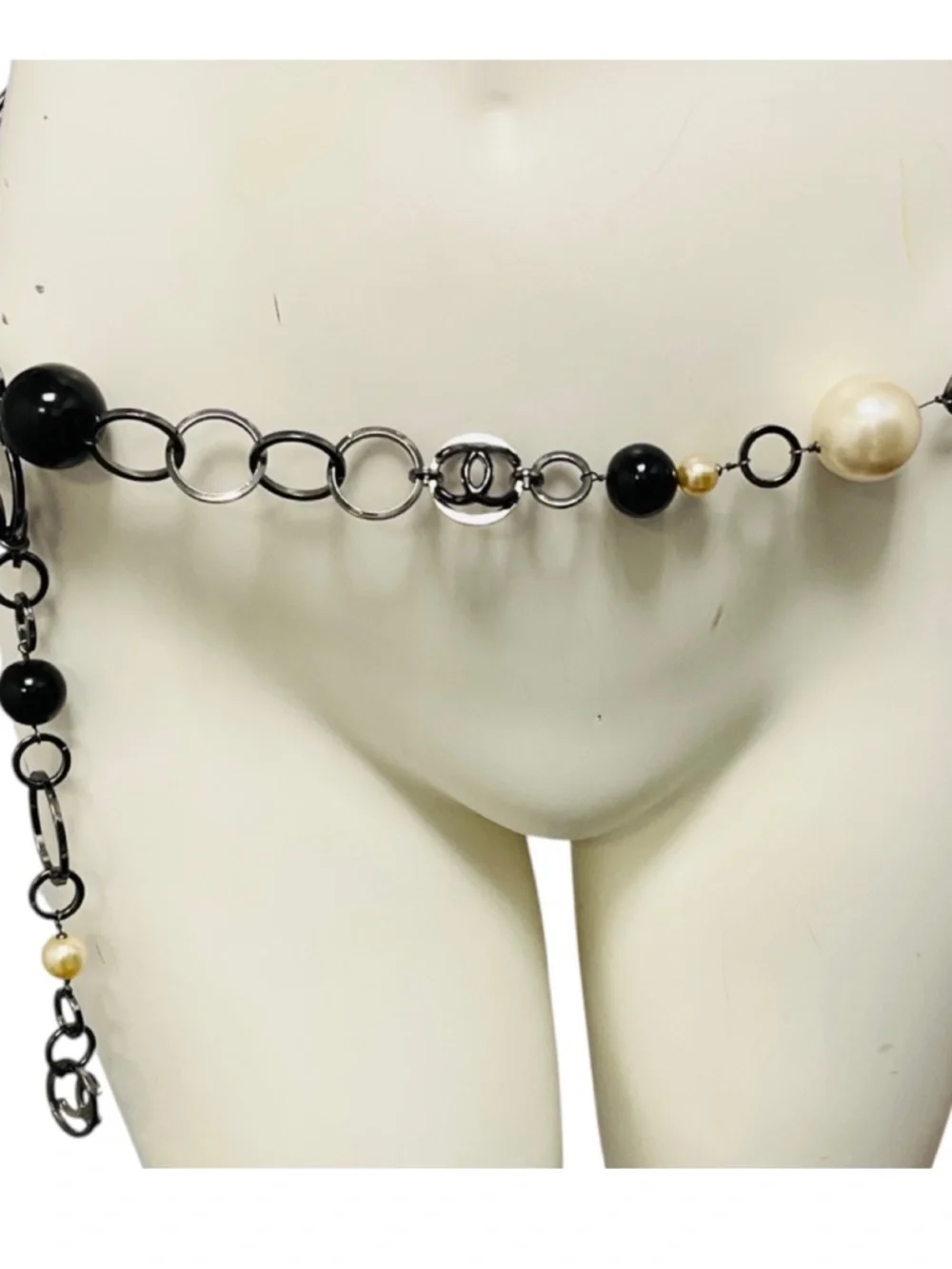 CHANEL GUNMETAL / CREAM / BLACK 2003 CC LOGO PENDANT, IMITATION PEARL, AND LARGE